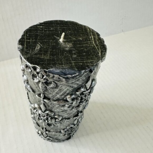 Fleur De Lis Renaissance Pillar Candle 6x3” Antiqued Silver Goth New Orleans - Picture 9 of 10